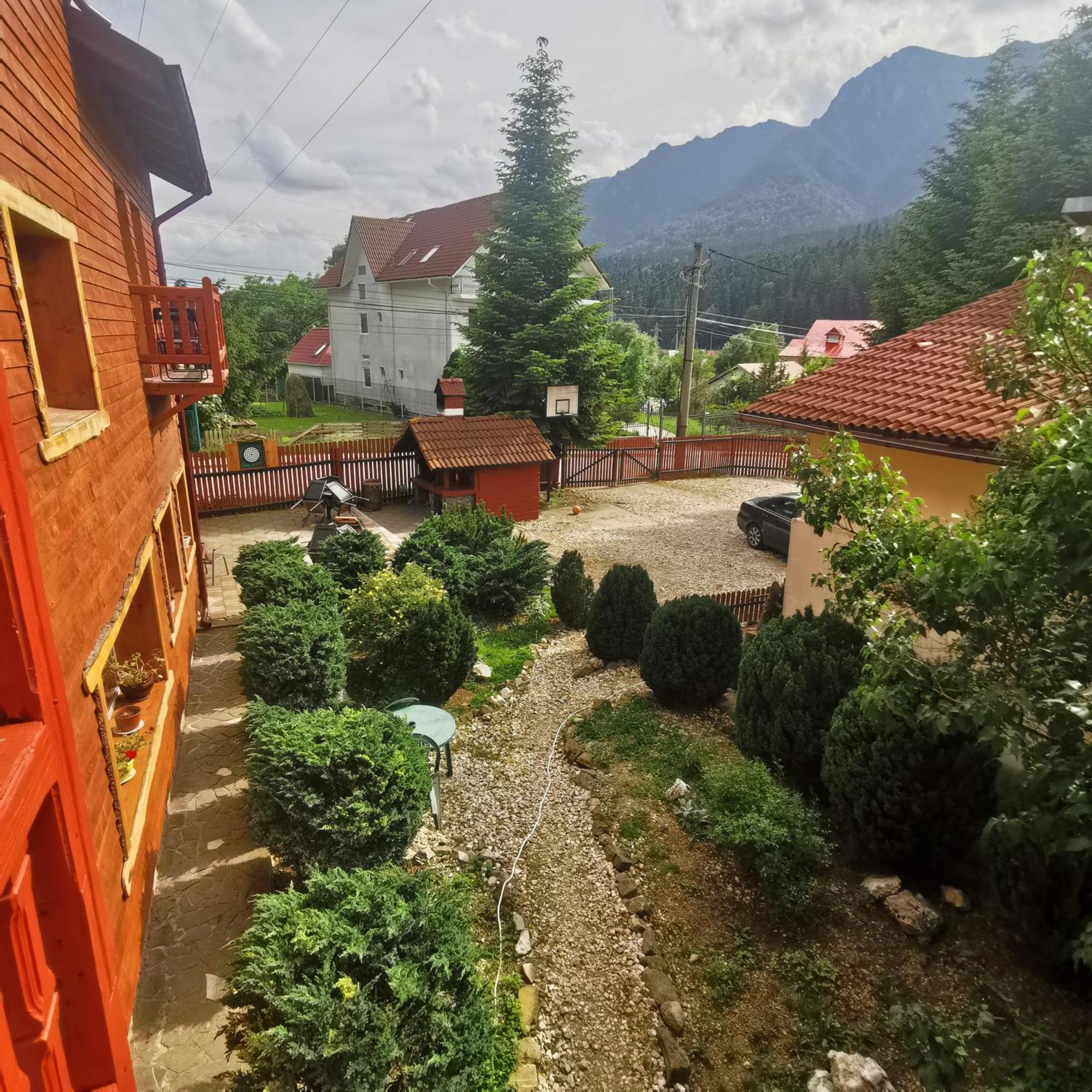 Pensiunea Fara Nume Busteni Luaran gambar
