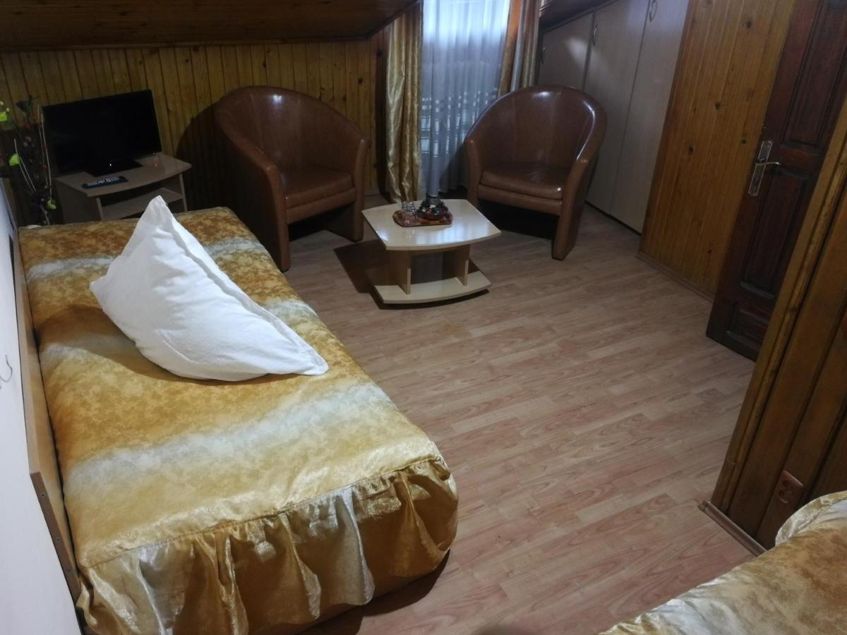 Pensiunea Fara Nume Busteni Luaran gambar